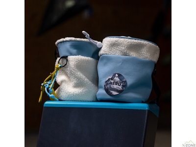 Мешочек для магнезии Meru Winter furry bag, Blue top/White bottom - фото