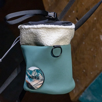Мешочек для магнезии Meru Winter furry bag, White top/Turquoise bottom - фото