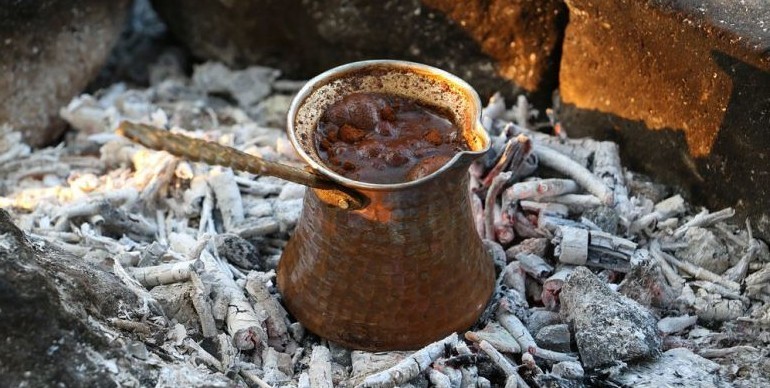 Методы приготовления вкусного зернового кофе на природе